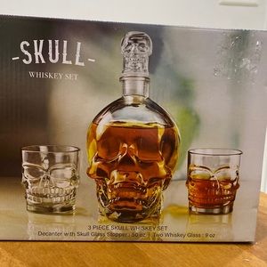 NWOT.  Skull whiskey set.